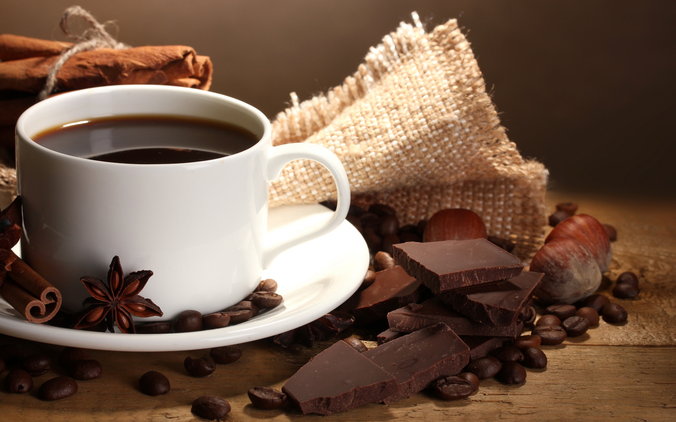 محتسو القهوة أقل عرضة للوفاة بأزمات قلبية