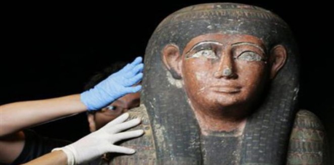 مداهمة منزل في جنوب مصر تؤدي إلى العثور على تمثال لأمنحتب الثالث