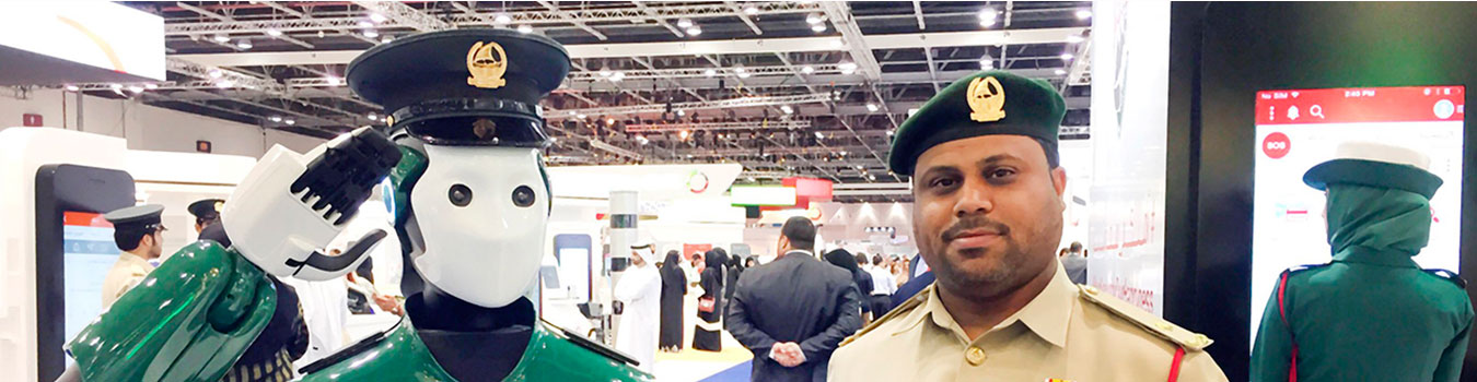 شرطي آلي يدخل الخدمة في شرطة دبي -01