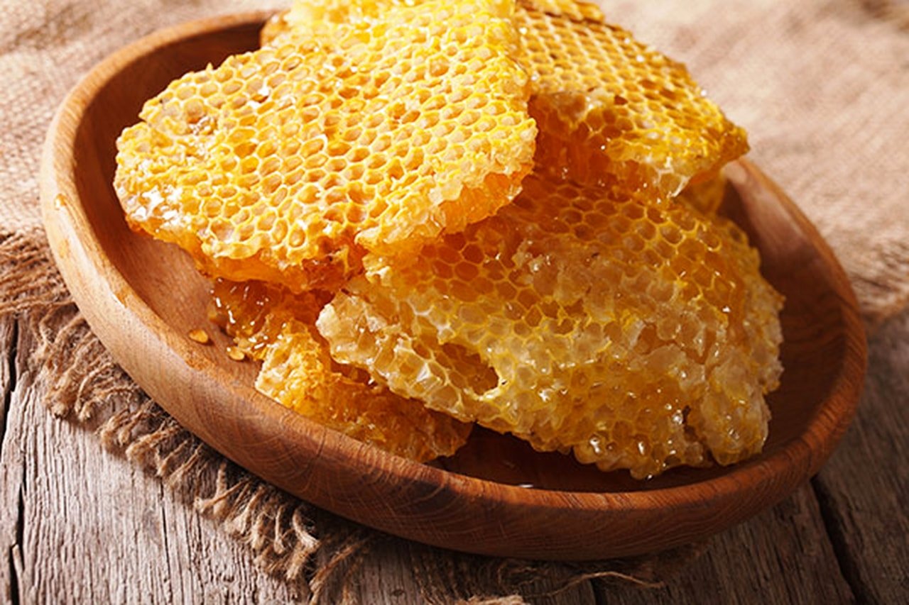 ما هي فوائد شمع العسل؟