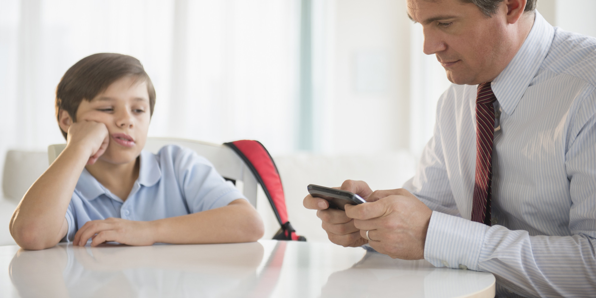 هل تمنع الهواتف الذكية حقاً الآباء من التفرغ لأطفالهم؟