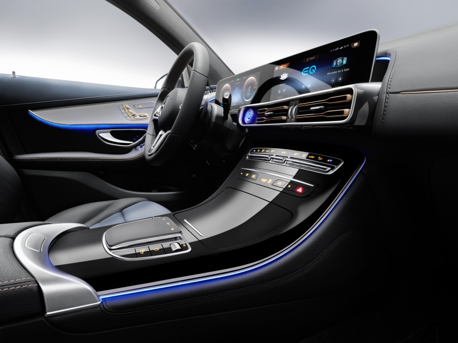 مرسيدس-بنز تطلق أول سيارة كهربائية-عجلة القيادة