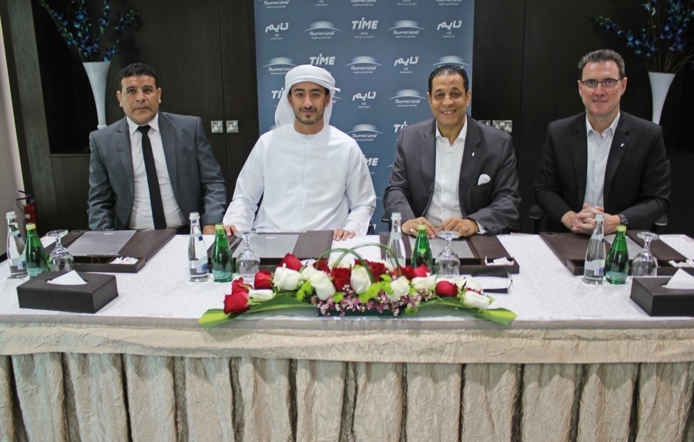 تايم للفنادق تتولى إدارة ديونز للشقق الفندقية في دبي-توقيع الاتفاقية