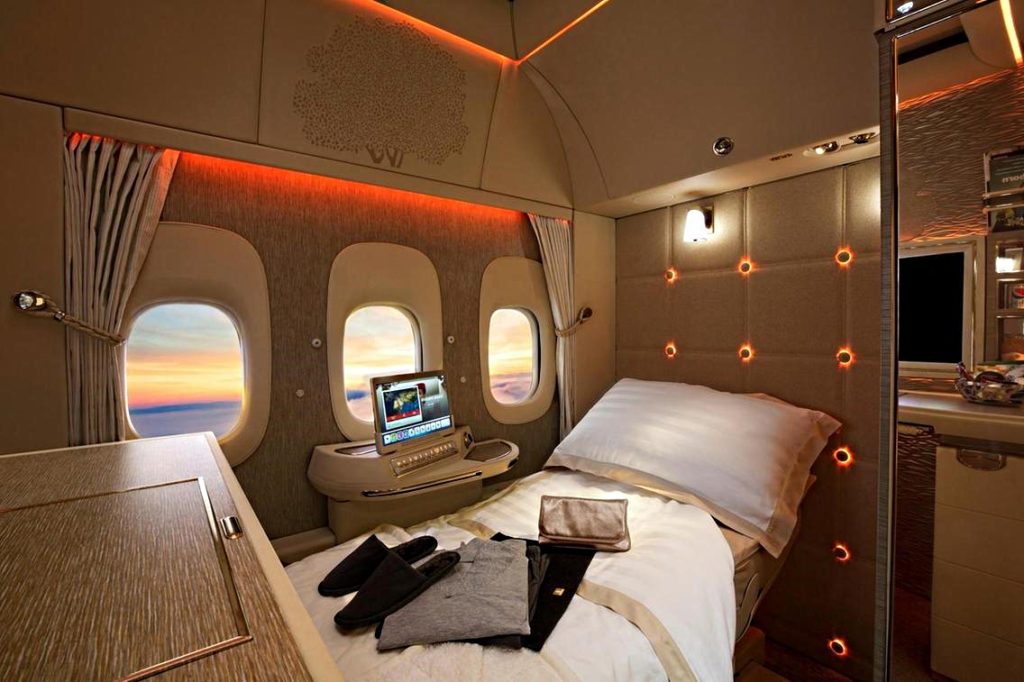 طيران الإمارات من نوع بوينغ 777 -درجة رجال الأعمال