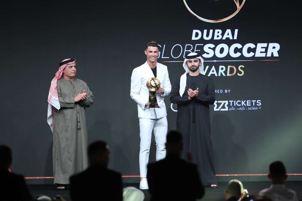 كريستيانو رونالدو يحصد جائزة أفضل لاعب في حفل جوائز دبي جلوب سوكر 2019
