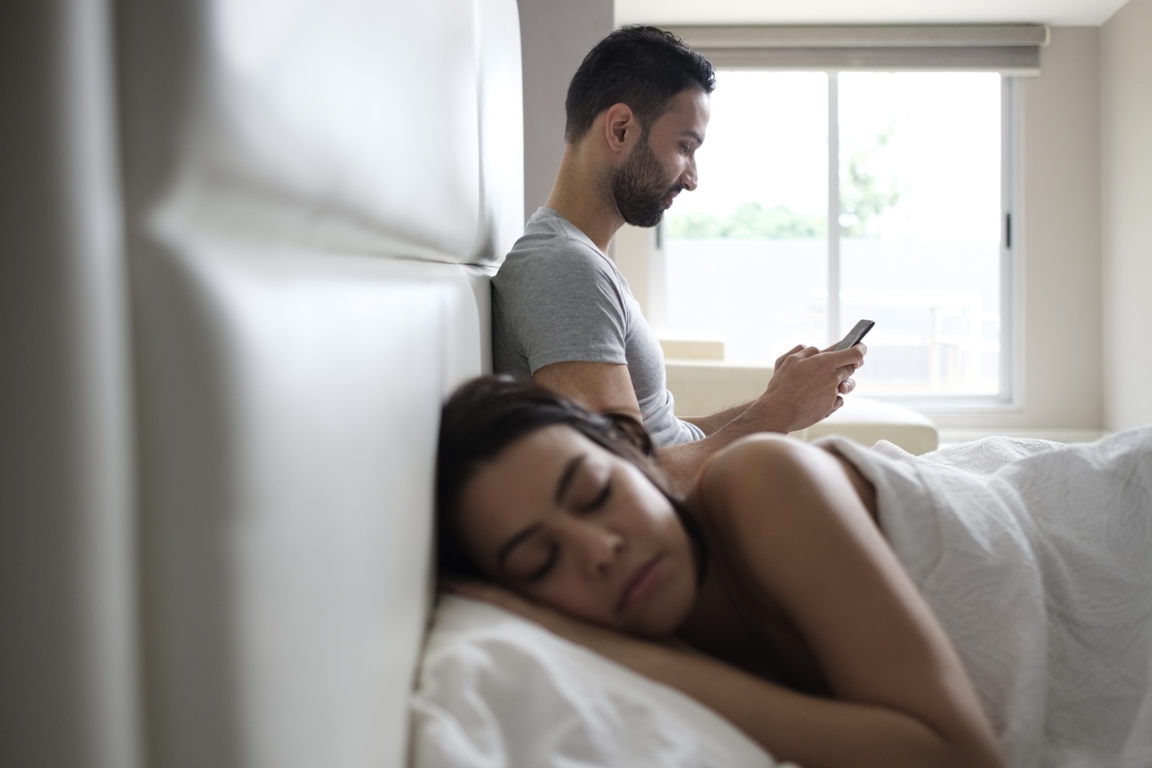 لهذه الأسباب يجب التوقف الفوري عن استخدام الهاتف الذكي قبل النوم