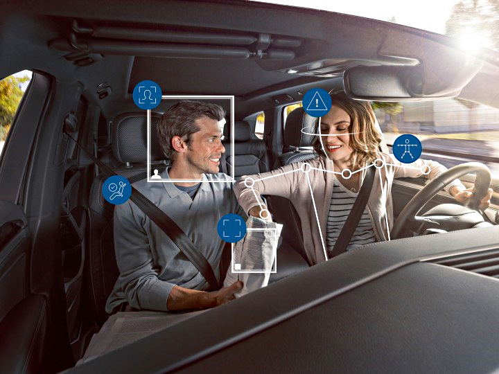 نظام مراقبة داخلي ذكي خاص بالسيارات يراقب الركاب والسائق