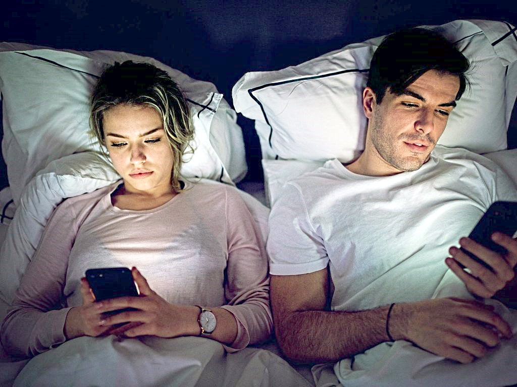 إدمان الهواتف الذكية من قبل الأزواج