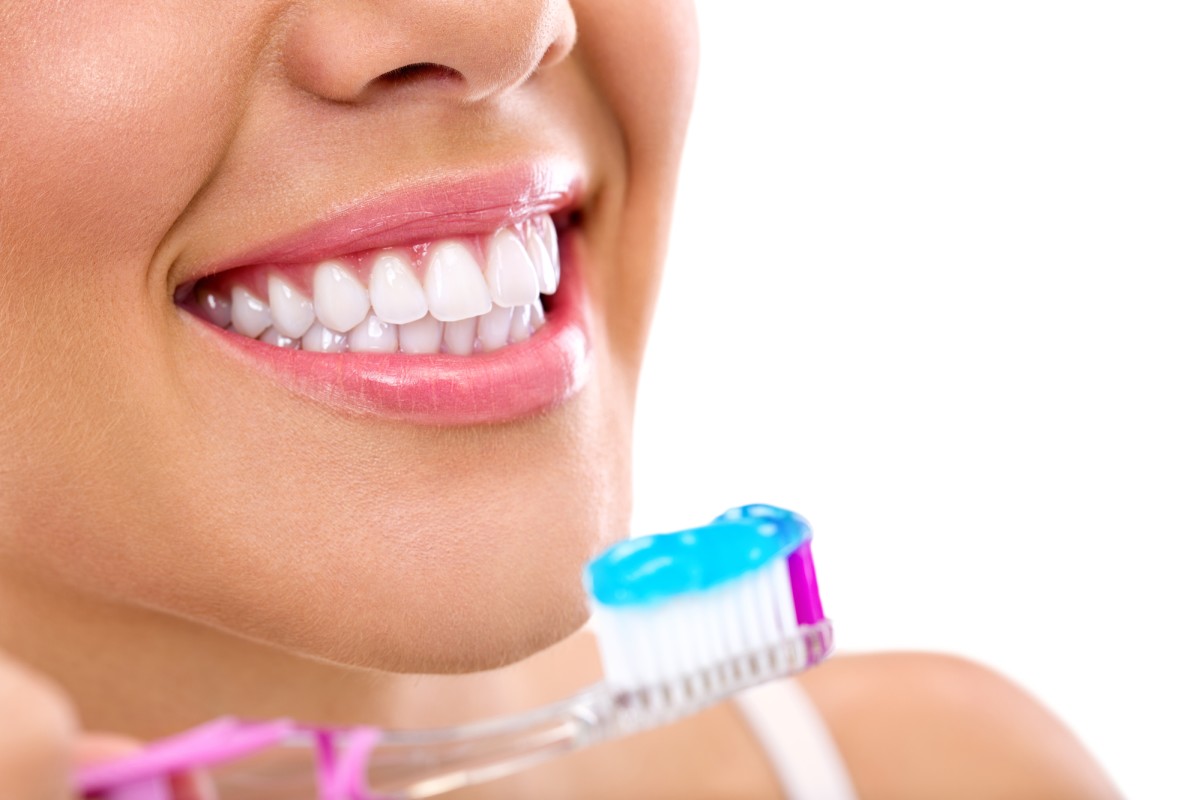 معجون أسنان مبتكر يكشف المناطق المعرضة للتسوس ويعزز صحة القلب