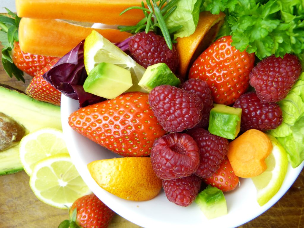 أهمية الفاكهة في دعم جهاز المناعة لدى الإنسان
