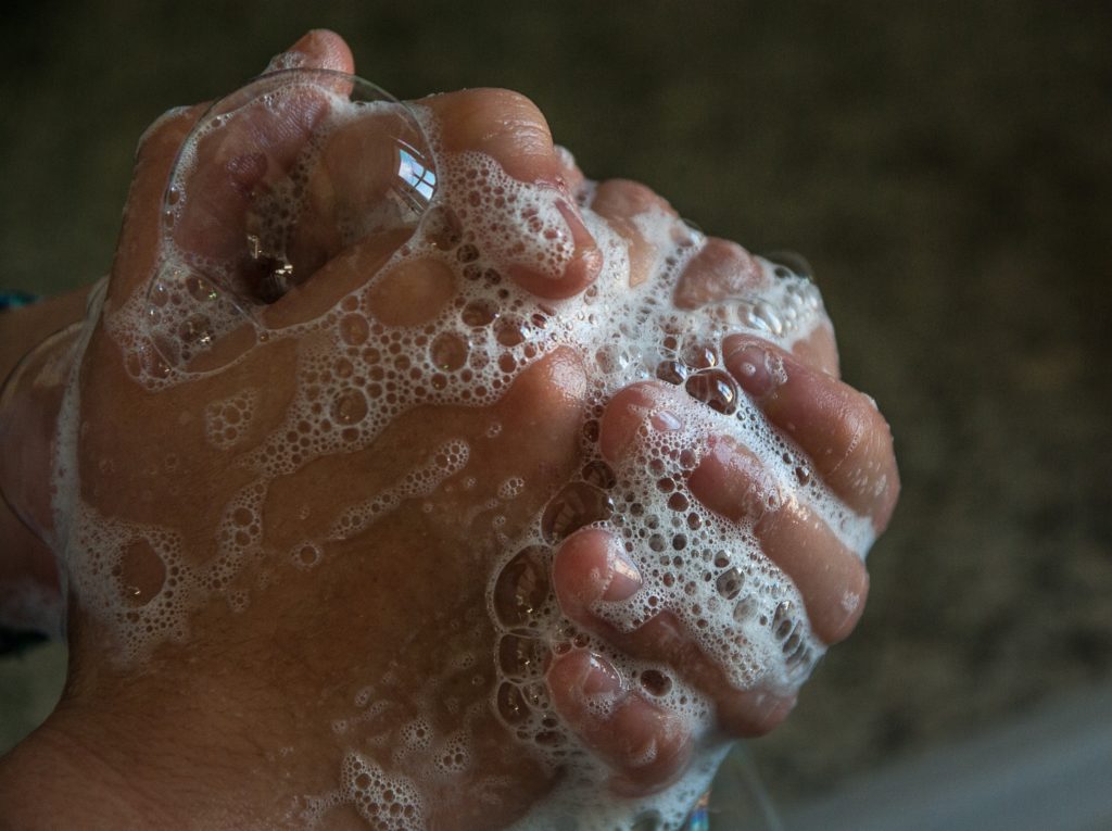 غسل الأيدي  مهم  في دعم جهاز المناعة لدى الإنسان