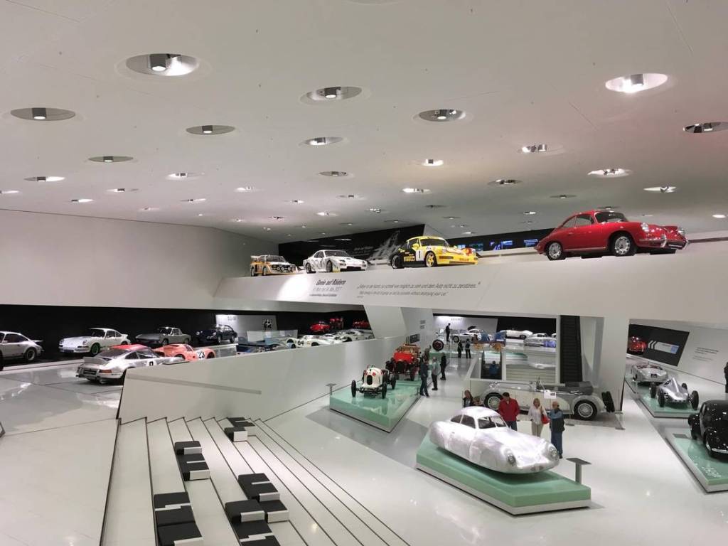 متحف بورشه للسيارات في شتوتغارت