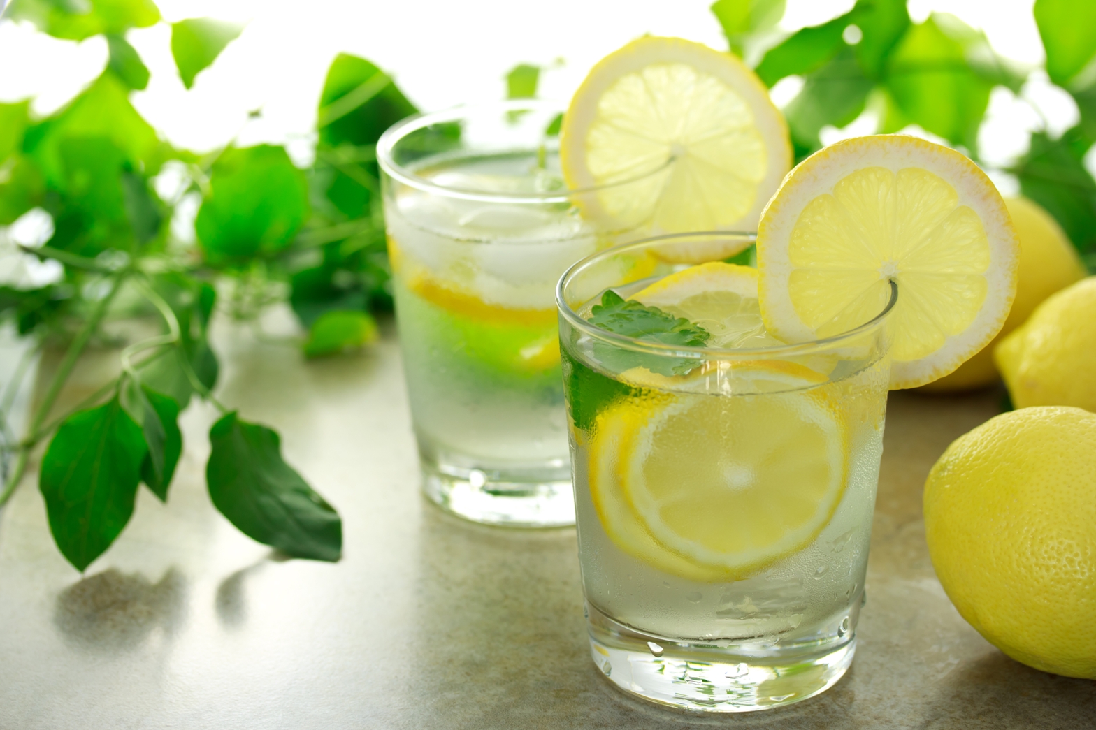 5 أمراض يمكن أن يتسبب بها شرب الكثير من مزيج الماء والليمون