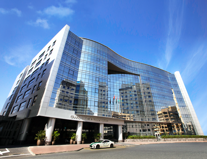 فندق جراند كوزموبوليتان دبي يطلق عرض الإقامة الطويلة في غرف الفندق الفاخرة والواسعة