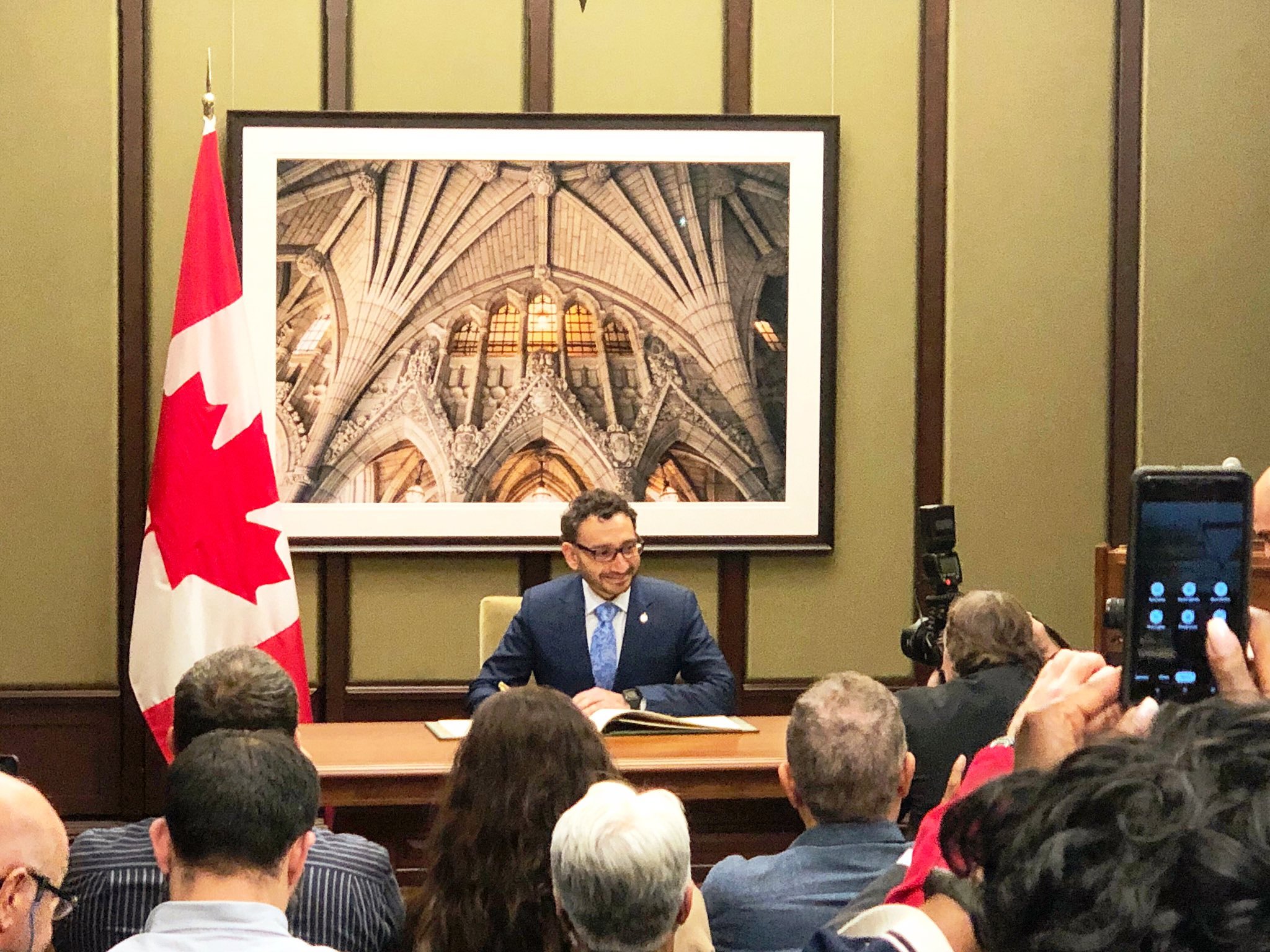 كندي من أصل سوري يترأس وزارة النقل الكندية