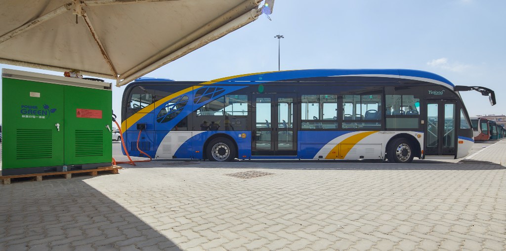 حافلات صديقة للبيئة ومزودة بأسرع البطاريات شحناً في العالم تجوب شوارع أبوظبي
