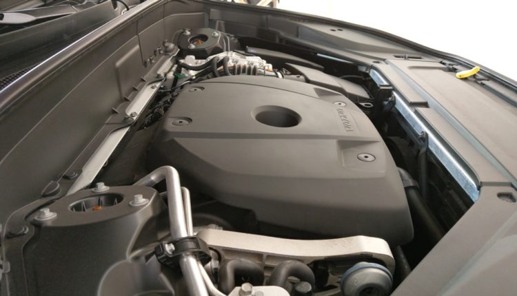فولفو إكس سي 90 تي 8 ريتشارج الجديدة- المحرك