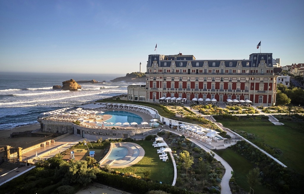 مجموعة حياة للفنادق تعلن عن إعادة افتتاح قصر أوتيل دو باليه في بياريتز