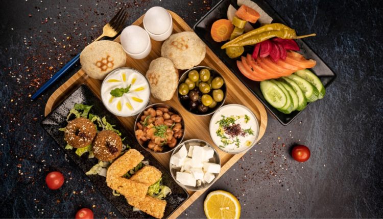 “مطعم ومقهى سبوت لايت” في دبي يحتفي بشهر رمضان المبارك بقائمة طعام عالمية بإشراف الشيف الشهير حسين داغر