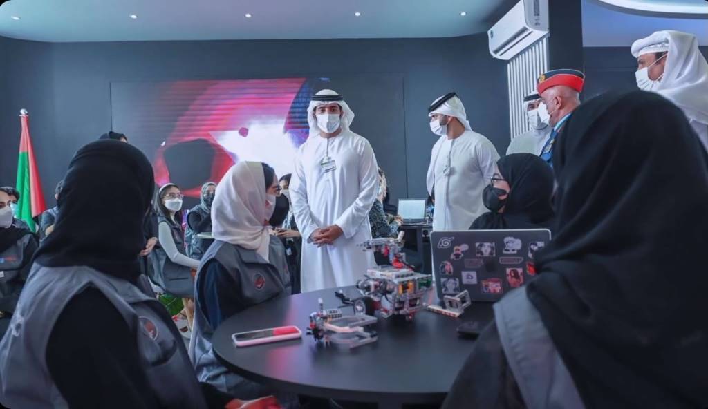 فريق من جامعة الإمارات يفوز بالمركز الثالث في مسابقة "تحدي استكشاف ‏الكوكب إكس" ‏