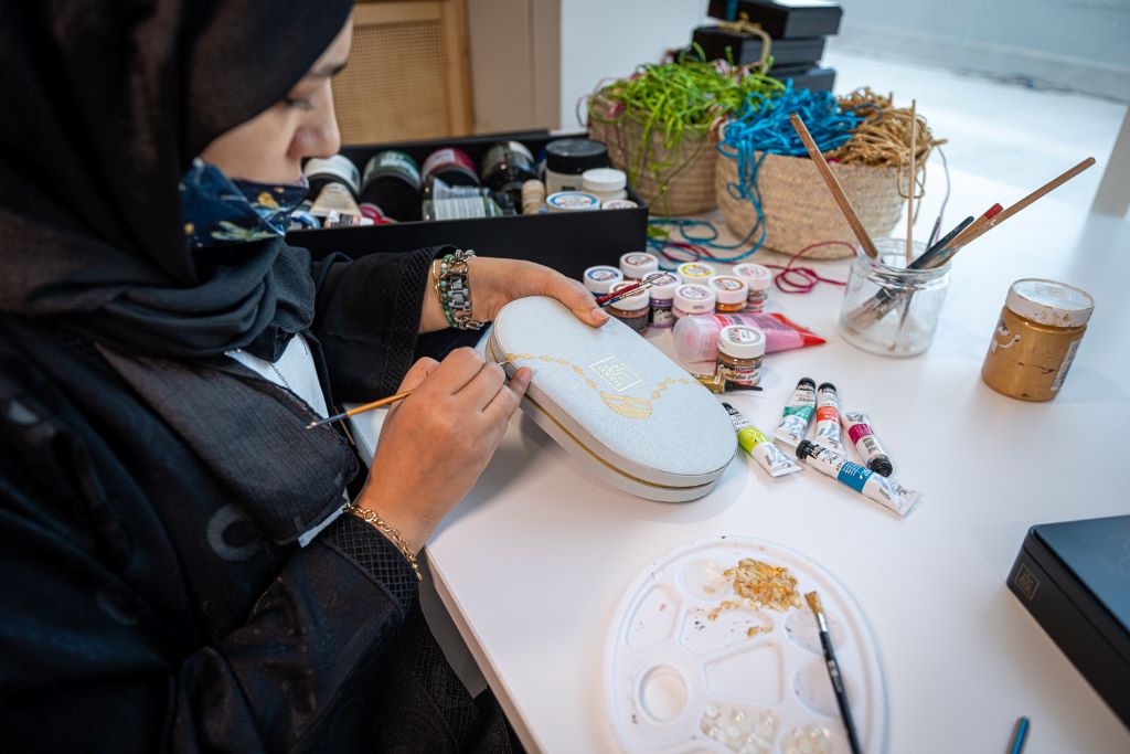 "ذا ديت روم" تدعم النساء الحرفيات في دولة الإمارات