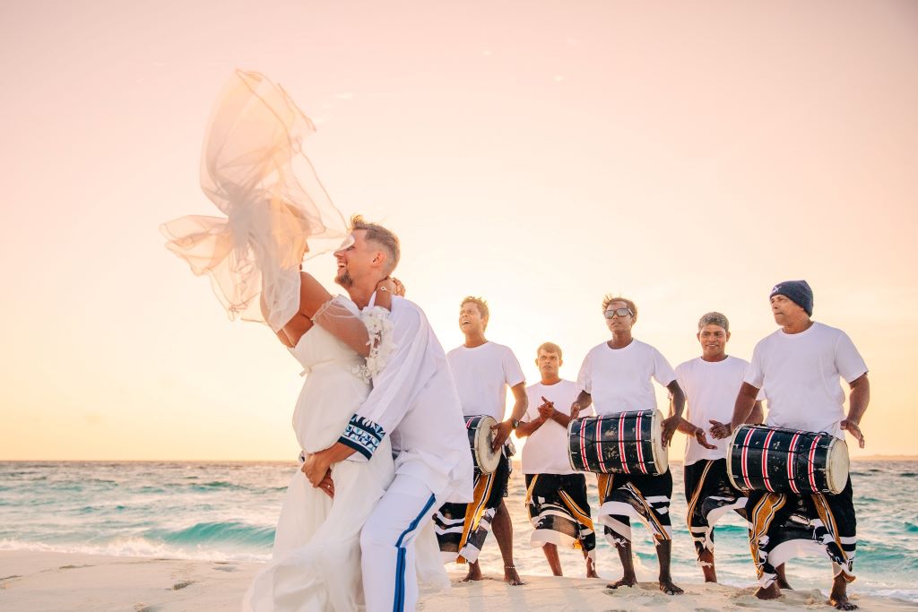 منتجعات سونيفا في المالديف وتايلند تطلق باقات زفاف استثنائية