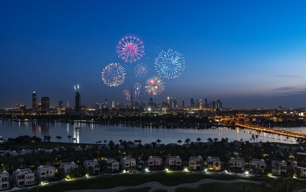 ألوفت خور دبي يطلق باقة إقامة احتفالية مميزة احتفاءً بموسم الأعياد