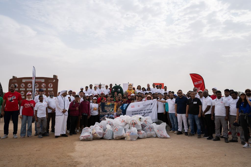 مجموعة دلسكو وبلدية دبي تنظمان مبادرة "ساعة مع عامل النظافة"